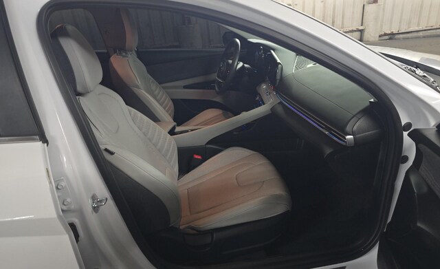 2025 Hyundai Elantra Limited Sedan