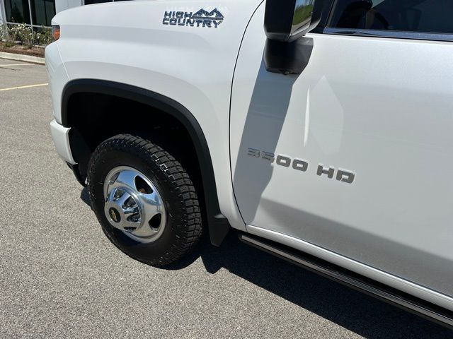 2022 Chevrolet Silverado 3500 HD High Country Truck Crew Cab