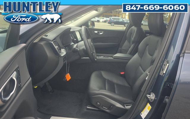 2025 Volvo XC60 B5 Core SUV