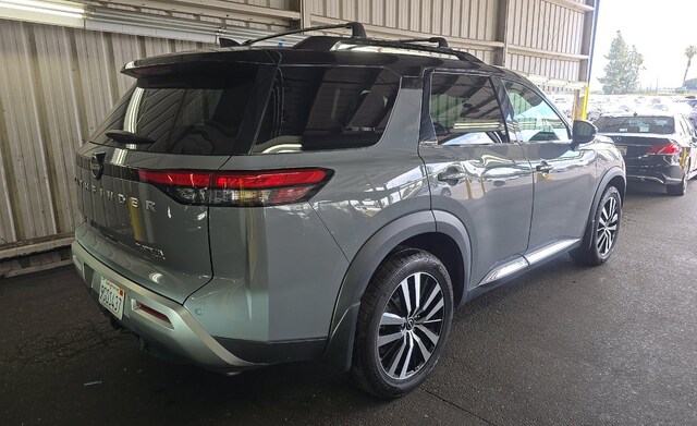 2023 Nissan Pathfinder Platinum SUV