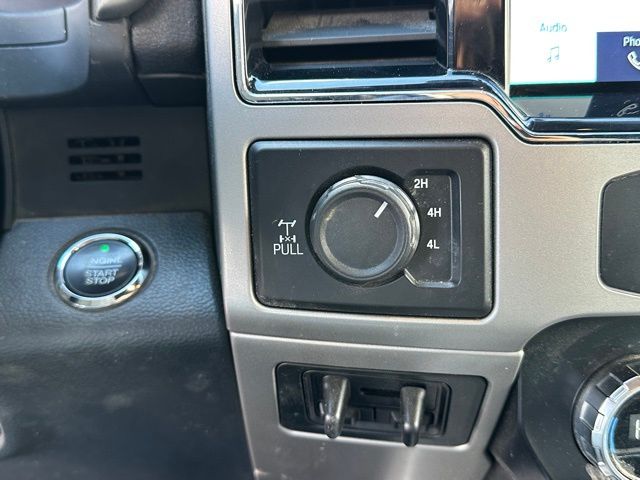 2022 Ford F-350 Lariat Truck Crew Cab
