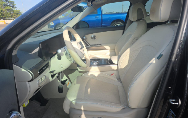 2023 Genesis GV60 Advanced SUV