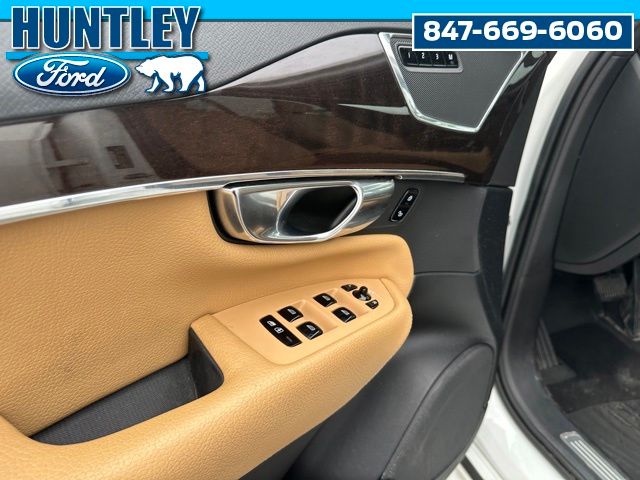 2018 Volvo XC90 T5 Momentum SUV