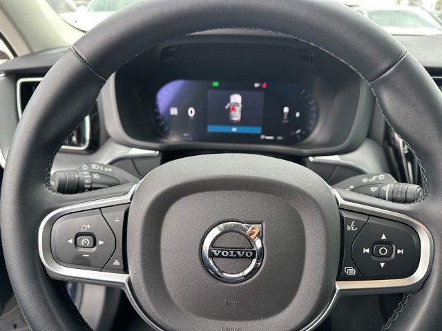 2025 Volvo XC60 B5 Core SUV