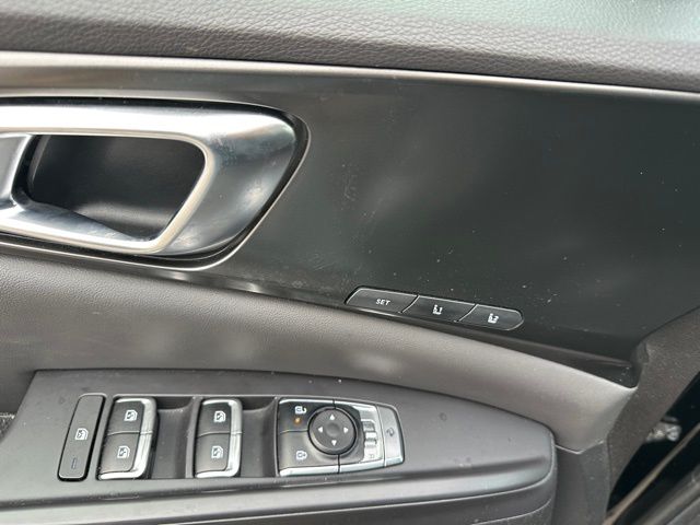 2025 Kia Carnival SX Van Passenger Van