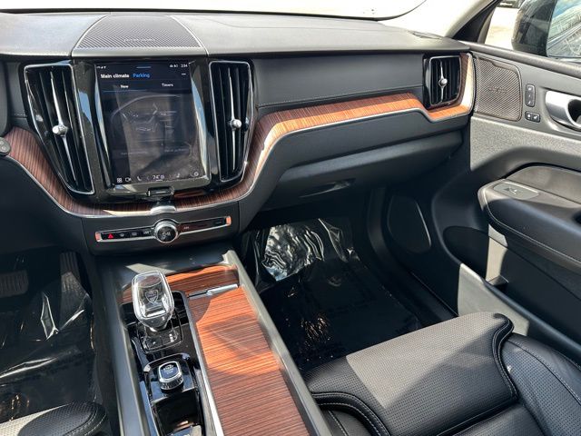 2024 Volvo XC60 plug-in hybrid Ultimate SUV