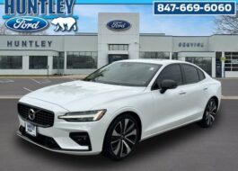 2022 Volvo S60 B5 Momentum Sedan