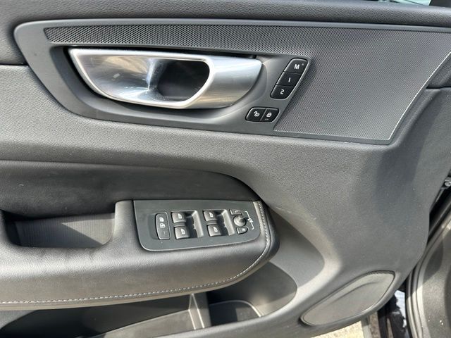 2024 Volvo XC60 B5 Plus Dark Theme SUV