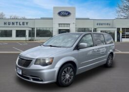 2014 Chrysler Town & Country S Van