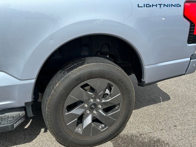 2022 Ford F-150 Lightning Lariat Truck SuperCrew Cab