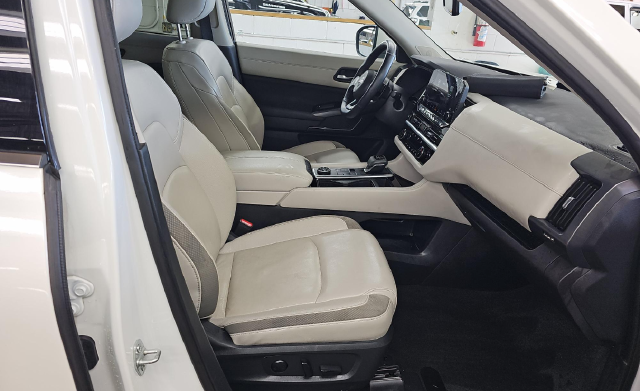 2024 Nissan Pathfinder SL SUV