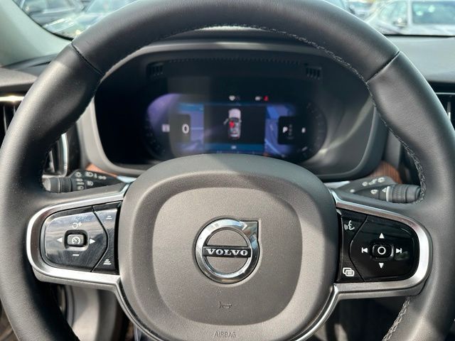 2024 Volvo XC60 B5 Plus Dark Theme SUV